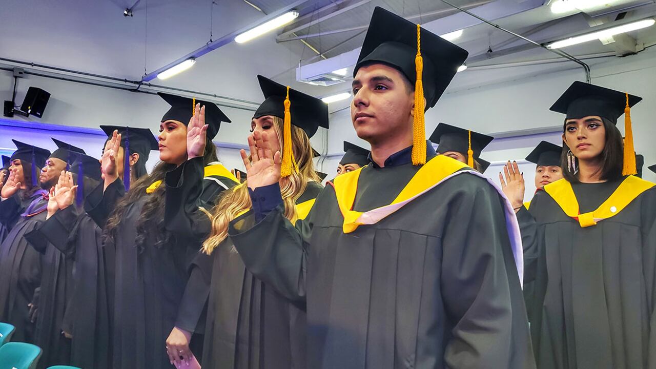 Como reflejo de su compromiso y esfuerzo la Universidad Cooperativa de Colombia, UCC, tiene más de 200 mil egresados.