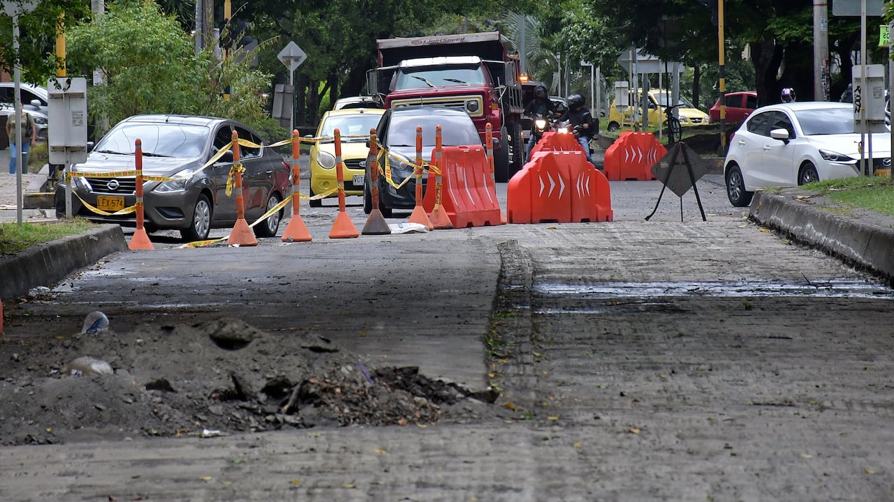 Actualmente en la ciudad la Secretaría de Infraestructura tiene al menos 28 frentes de obra, esto, tras la adjudicación de tres grandes licitaciones por más de 34.000 millones de pesos.El País recorrió con la titular de la cartera, Luz Adriana Vásquez, algunos de estos proyectos para ver sus avances y compromisos con las ciudad