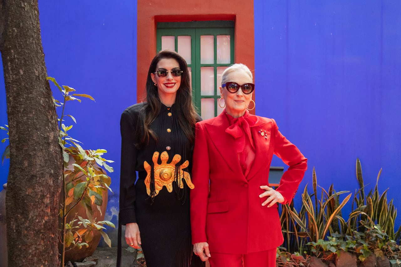 La capital mexicana se transformó en el epicentro de la moda global con la llegada de dos leyendas de Hollywood: Meryl Streep y Anne Hathaway para la promoción de El diablo viste a la moda 2.