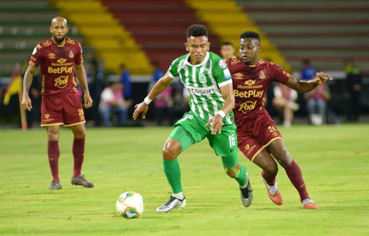 Imagen del partido de ida de las semifinales de la Liga Colombiana 2026 entre Deportes Tolima y Atlético Nacional.