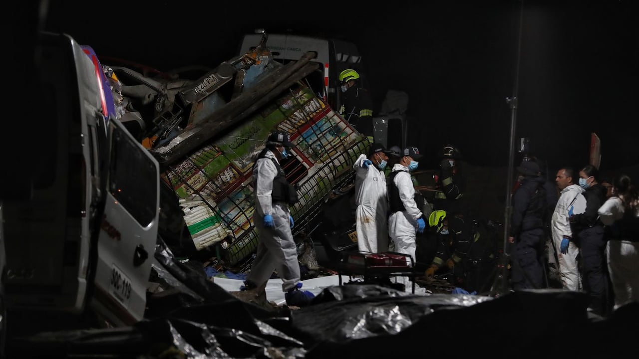 Cerca de las 4:00 de la mañana de este domingo 26 de abril, terminaron las labores de rescate y levantamiento de los cuerpos que quedaron en la zona de la tragedia a raíz de la fuerte explosión de un artefacto explosivo de gran poder en el sector del Túnel, jurisdicción del municipio de Cajibio, centro del Cauca