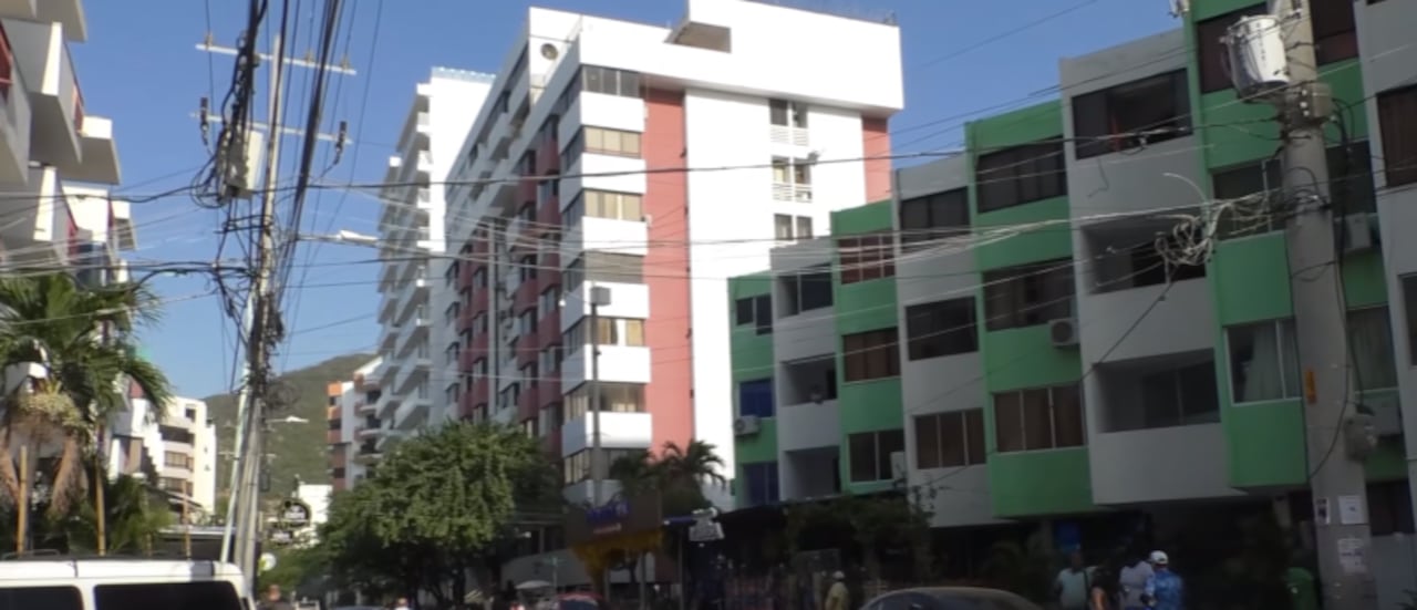 Un guarda de seguridad del edificio fue quien dio la alerta inicial a las patrullas.