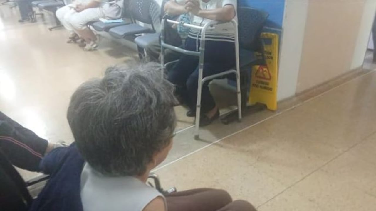 María Nelly Cortés esperó alrededor de tres horas para ser atendida por la profesional en salud, pero esto no se dio por una falla en la internet.
