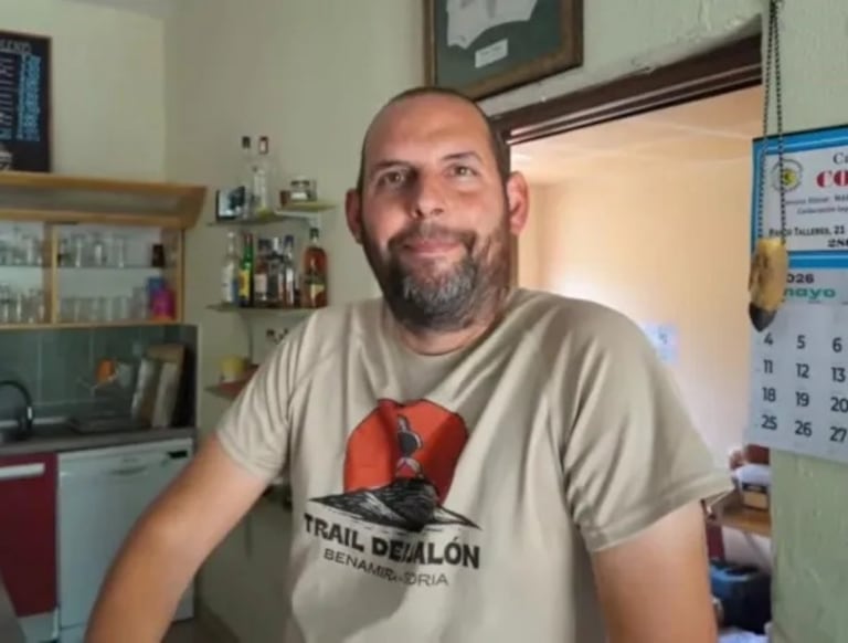 Durante casi todo el año, el silencio domina Benamira, un pueblo donde Fernando del Amo es el único habitante.