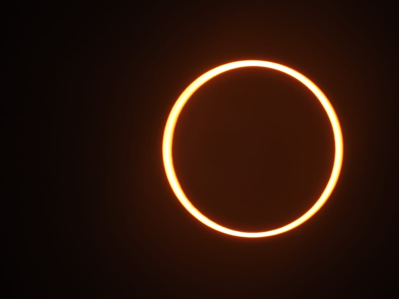 Este es el momento exacto dónde la luna eclipsa el sol, los asistentes vivieron un momento histórico al ser testigos de un de los momentos más bellos del universo en el desierto de la Tatacoa en el Huila. Fotos Jorge Orozco / El País de cali.