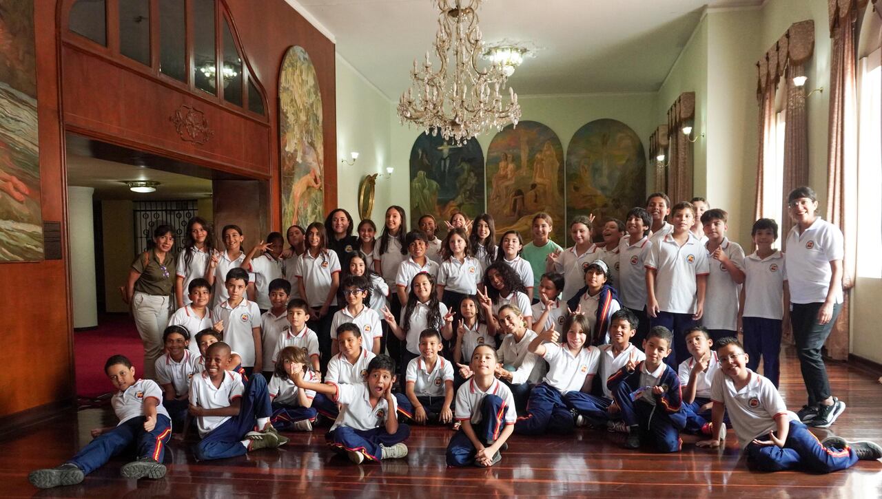 Estas visitas, que se realizarán únicamente con agendamiento previo, ofrecen una oportunidad exclusiva para conocer a fondo este histórico edificio. Cortesía Prensa Teatro Municipal Enrique Buenaventura