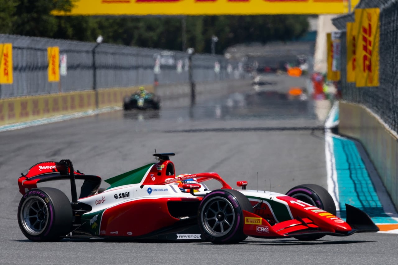 Sebastián Montoya a bordo de su monoplaza en el Gran Premio de Miami.