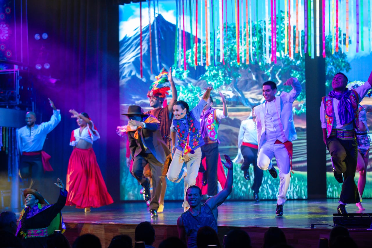 En DanSa se unen la gastronomía y las danzas tradicionales del Perú.