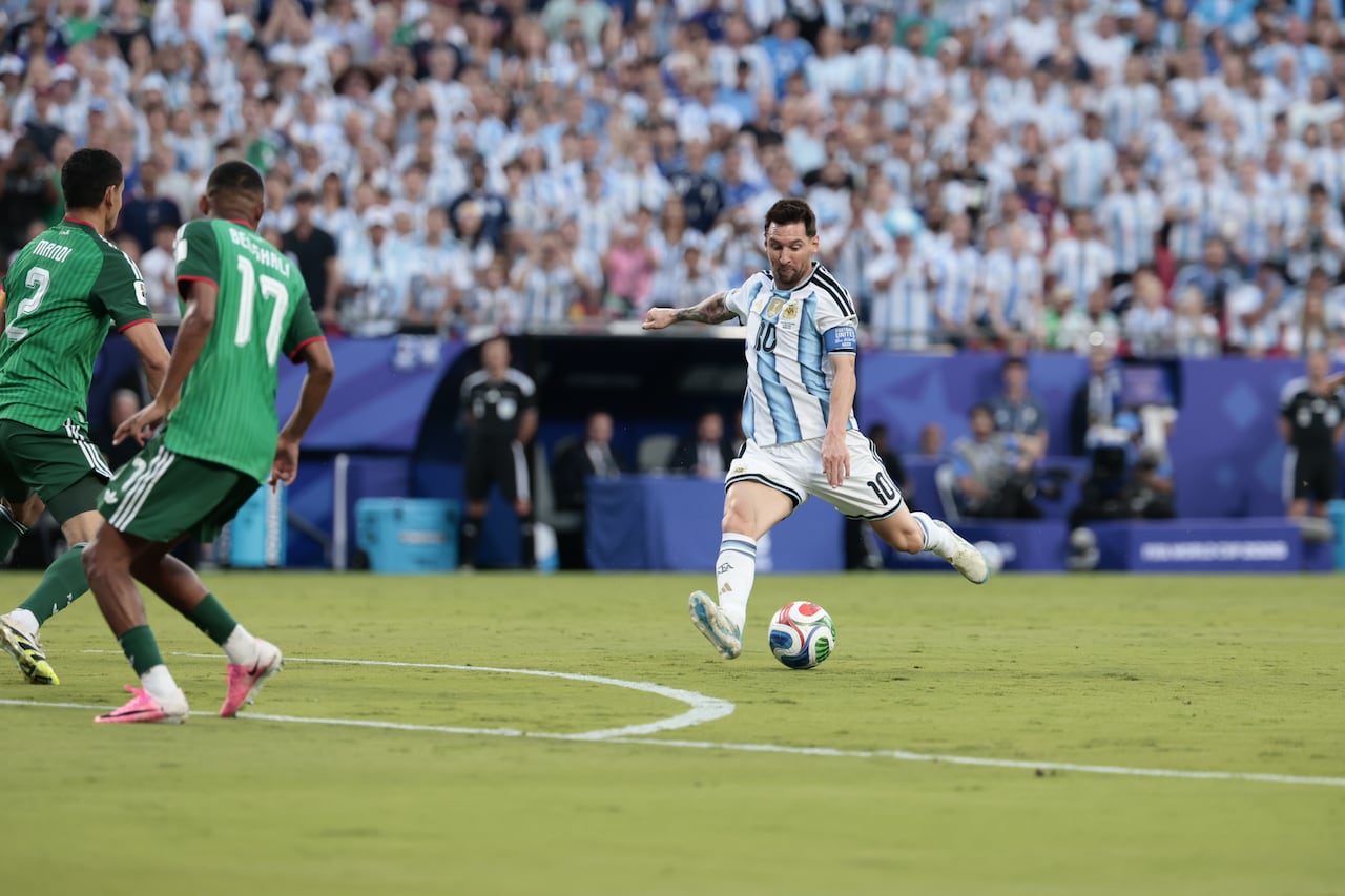El gol de Lionel Messi cayó como un balde de agua fría para Argelia, que no ha logrado reaccionar.
