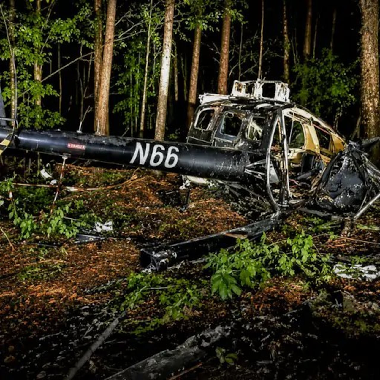 Así quedó el helicóptero Robinson R-66 tras el accidente.