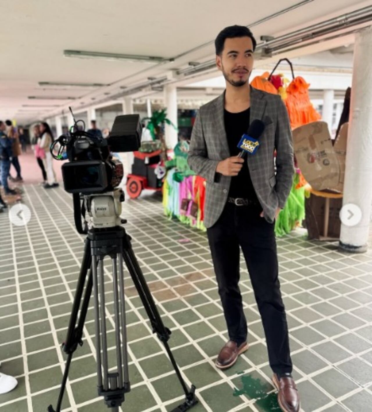 El periodista Christian Castañeda, del programa Lo Sé Todo de Canal 1, denunció que le robaron su maletín con documentos y equipo profesional.