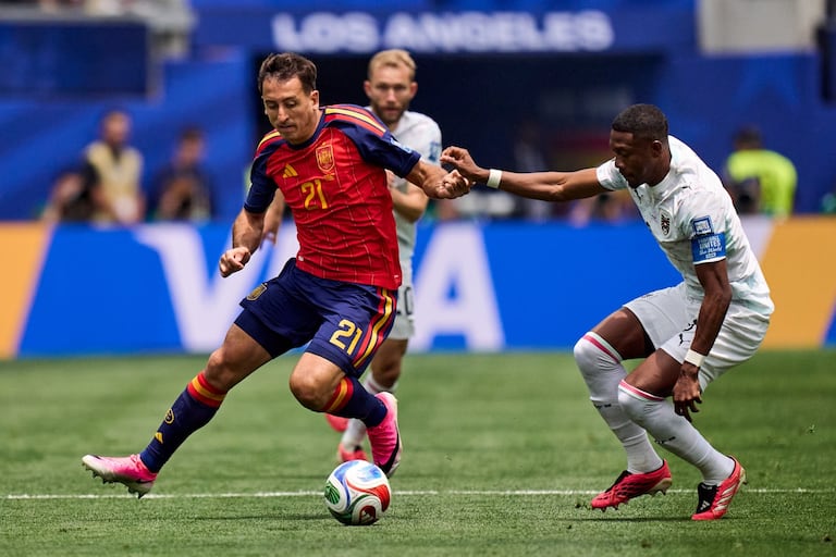 Mikel Oyarzabal comanda el frente de ataque de la selección española en el Estadio de Los Ángeles, buscando romper el bloque defensivo de Austria en los dieciseisavos de final.