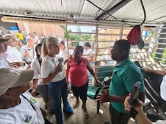 La gobernadora Dilian Francisca Toro inició el recorrido por el barrio El Jardín de Buenaventura.