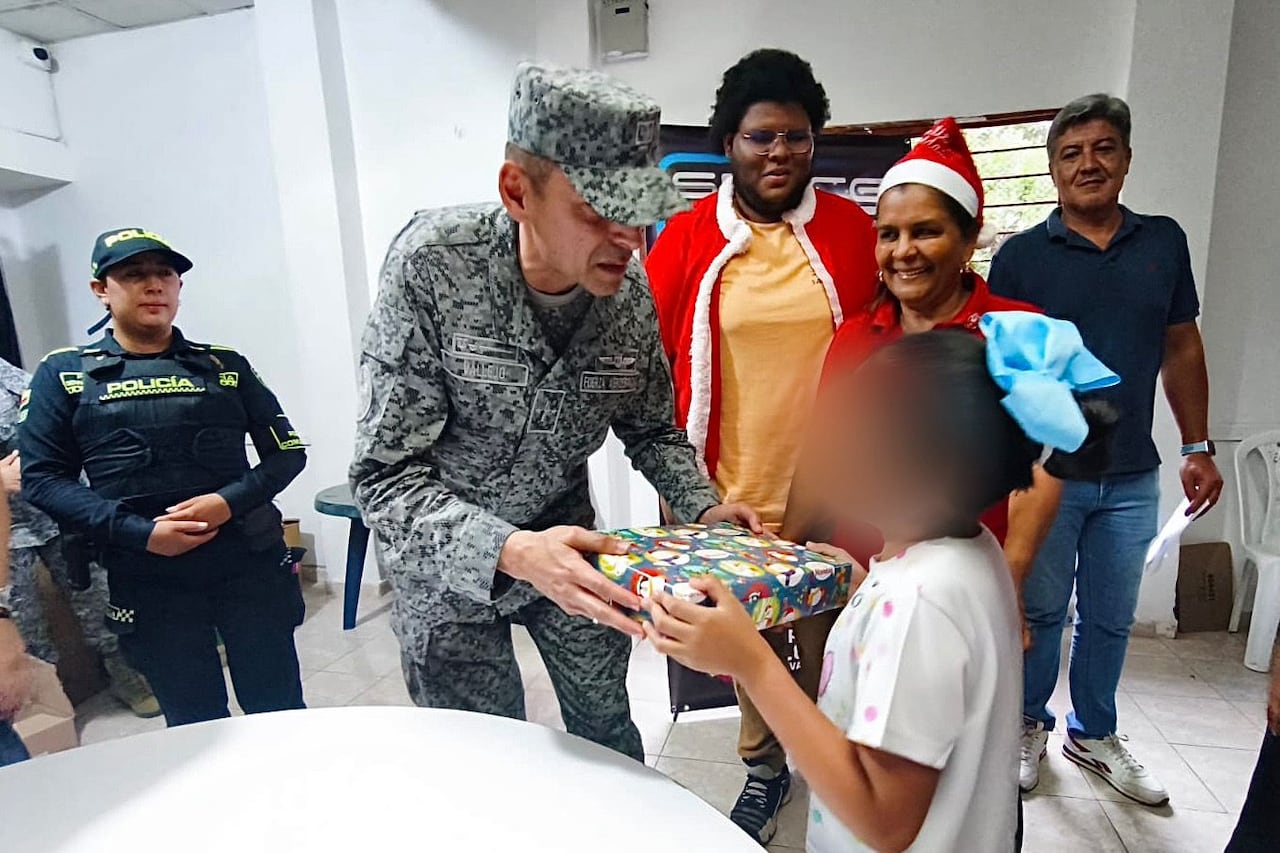 Fuerza Aeroespacial Colombiana entregó regalos a los niños del Valle del Cauca y Cauca.