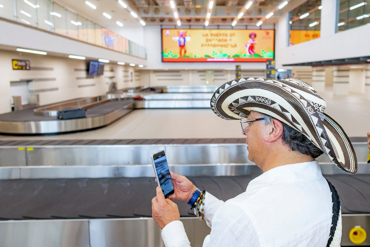 El presidente, Gustavo Petro, el 29 de mayo de 2026 en la nueva zona de llegadas nacionales en el aeropuerto Ernesto Cortissoz, en Soledad (Atlántico)