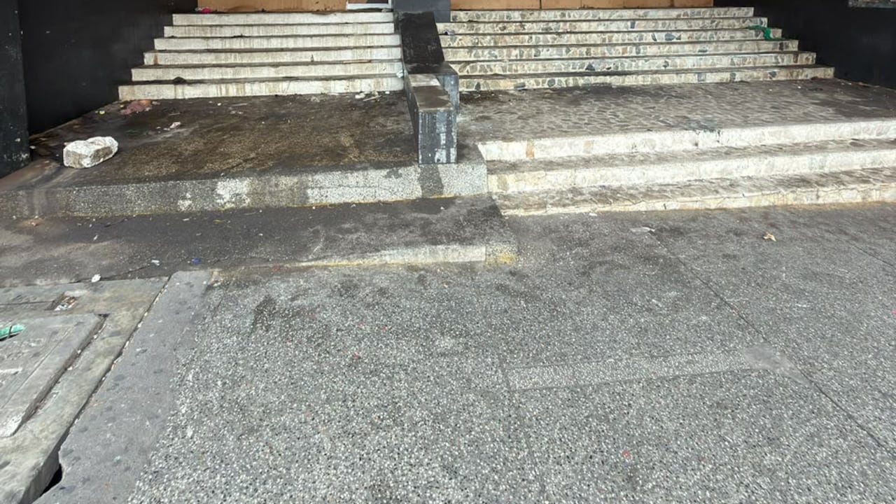 Ciudadanos denuncian el deterioro de los alrededores de la Gobernación del Valle y piden acciones para recuperar este sector del centro de Cali.