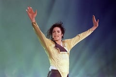 El artista pop estadounidense Michael Jackson actuó ante un público estimado de 60.000 personas en Brunéi el 16 de julio de 1996.