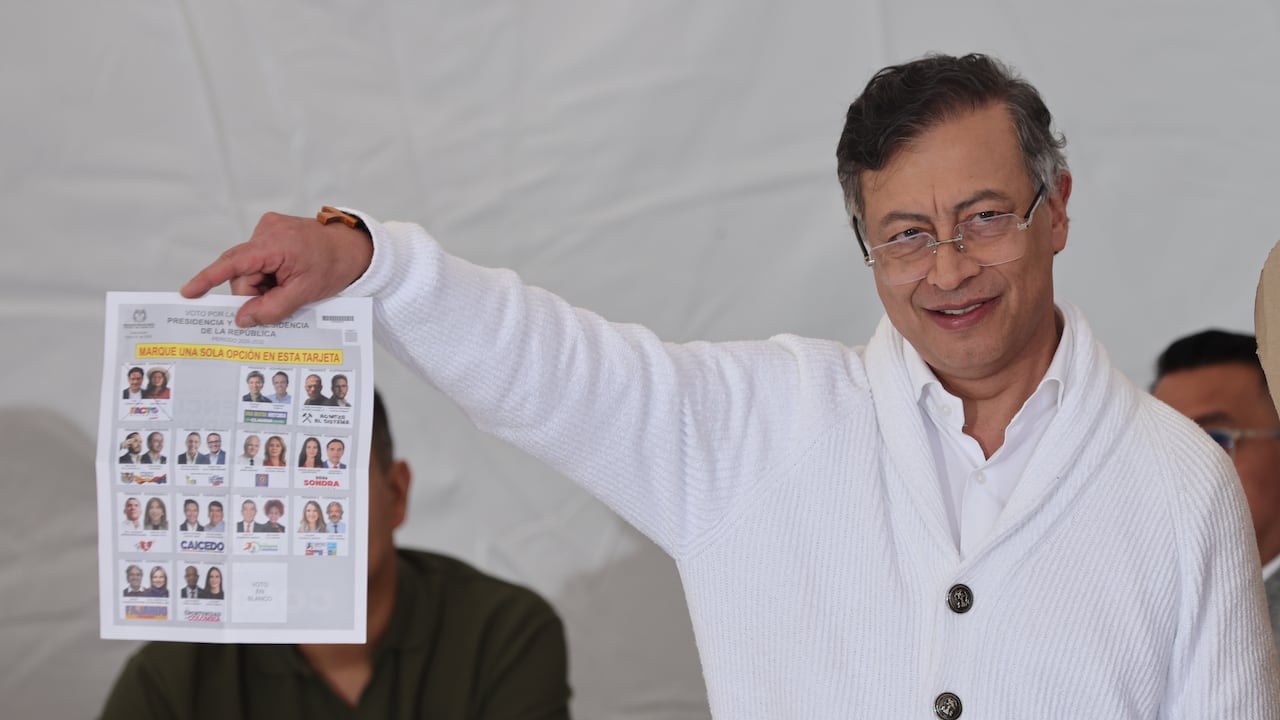 Presidente Gustavo Petro, votación en la mesa uno de la plaza de Bolívar