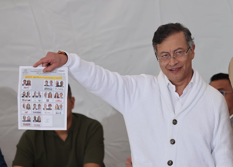 Presidente Gustavo Petro, votación en la mesa uno de la plaza de Bolívar