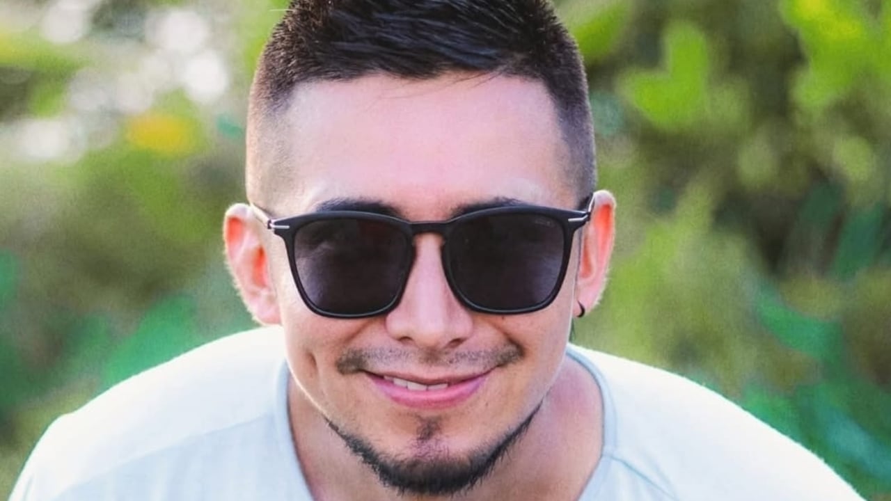 Méndez Yunda se desempeñaba como coordinador del equipo de comunicaciones de la Secretaría de Salud Departamental, labor que fue destacada por la Gobernación del Cauca.