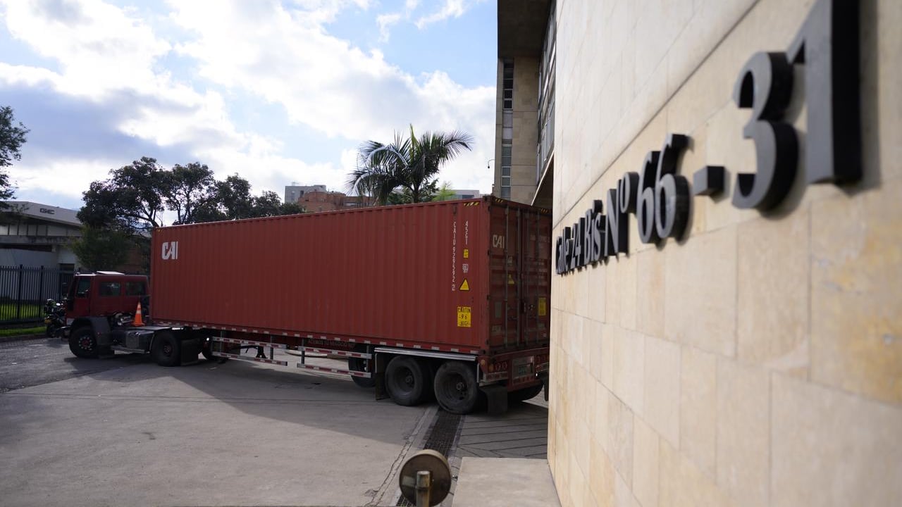 Ya están en la Imprenta Nacional las máquinas para producir los nuevos pasaportes, aseguró Petro.