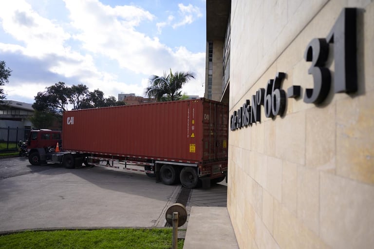 Ya están en la Imprenta Nacional las máquinas para producir los nuevos pasaportes, aseguró Petro.