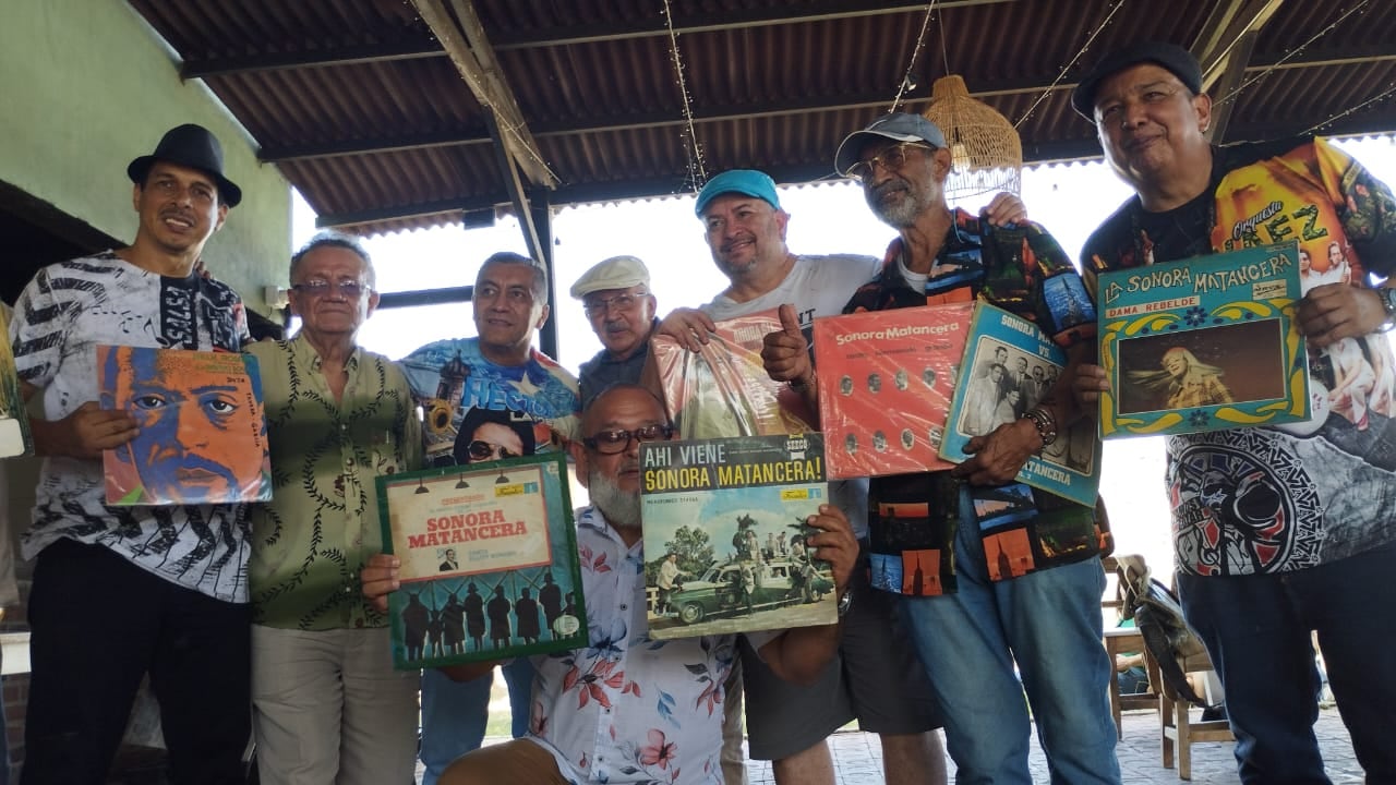 Vinilos, historia y baile se mezclan en una experiencia sonora única este 22 de marzo.