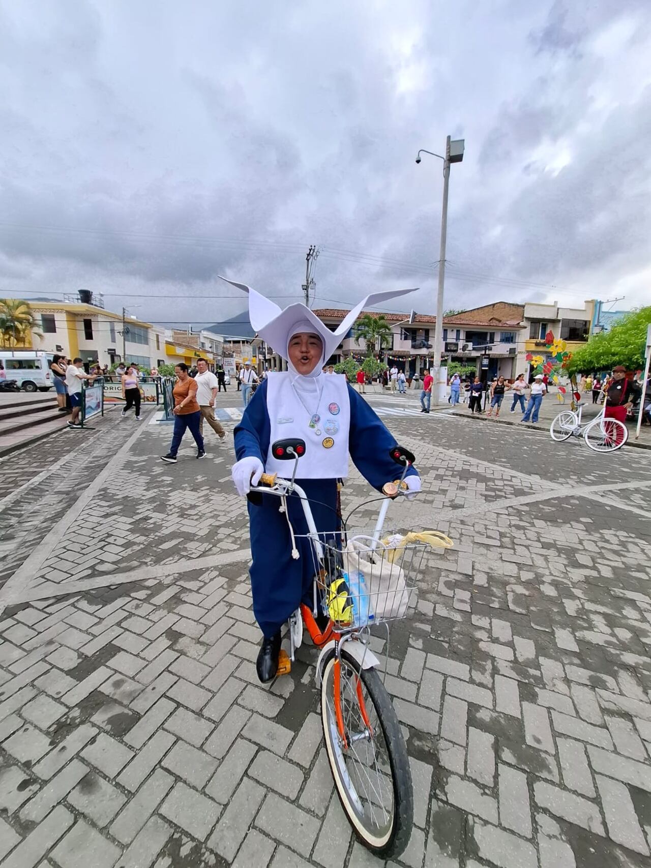 isitantes se detienen frente a modelos únicos que recuerdan épocas en las que la bicicleta era el transporte cotidiano.