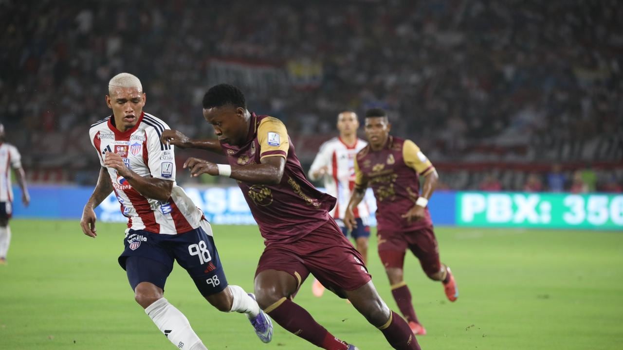Deportes Tolima no pudo con Junior en el primer tiempo de la final y sale goleado 3-0.