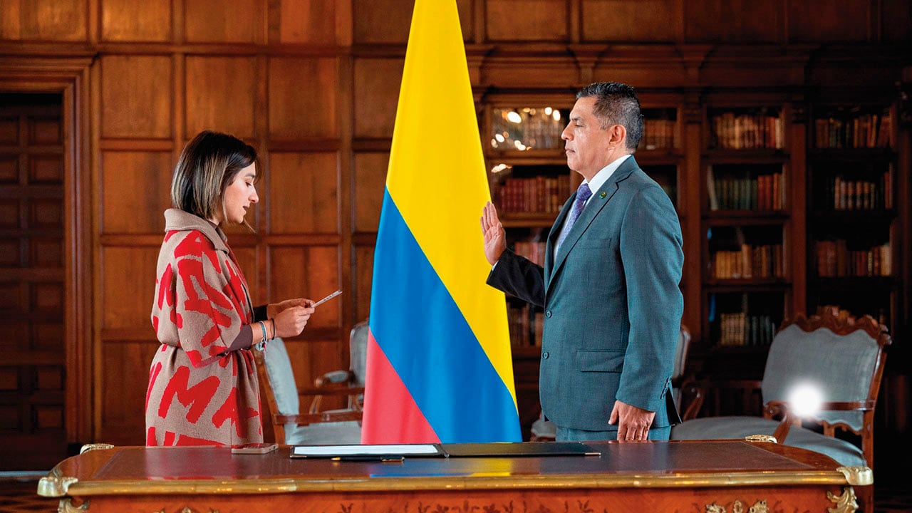 La entonces canciller Laura Sarabia posesionó a Jorge Iván Ospina como embajador en Palestina con la promesa del Gobierno de Gustavo Petro de tender puentes humanitarios.