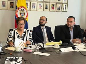 La ministra Gloria Inés Ramírez propuso que la base para fijjar la cifra del básico fuera la inflación de Noviembre, que según el Dane fue de 10,15 %.
Foto: Cortesía Mintrabajo para El País