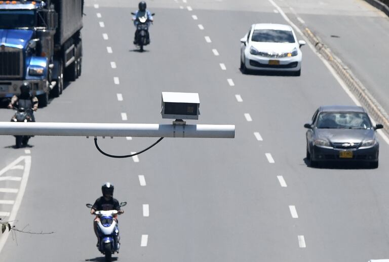Cali: Aprobada la instalación de 20 nuevas camaras de foto detención en la ciudad.Foto José L Guzmán. EL País