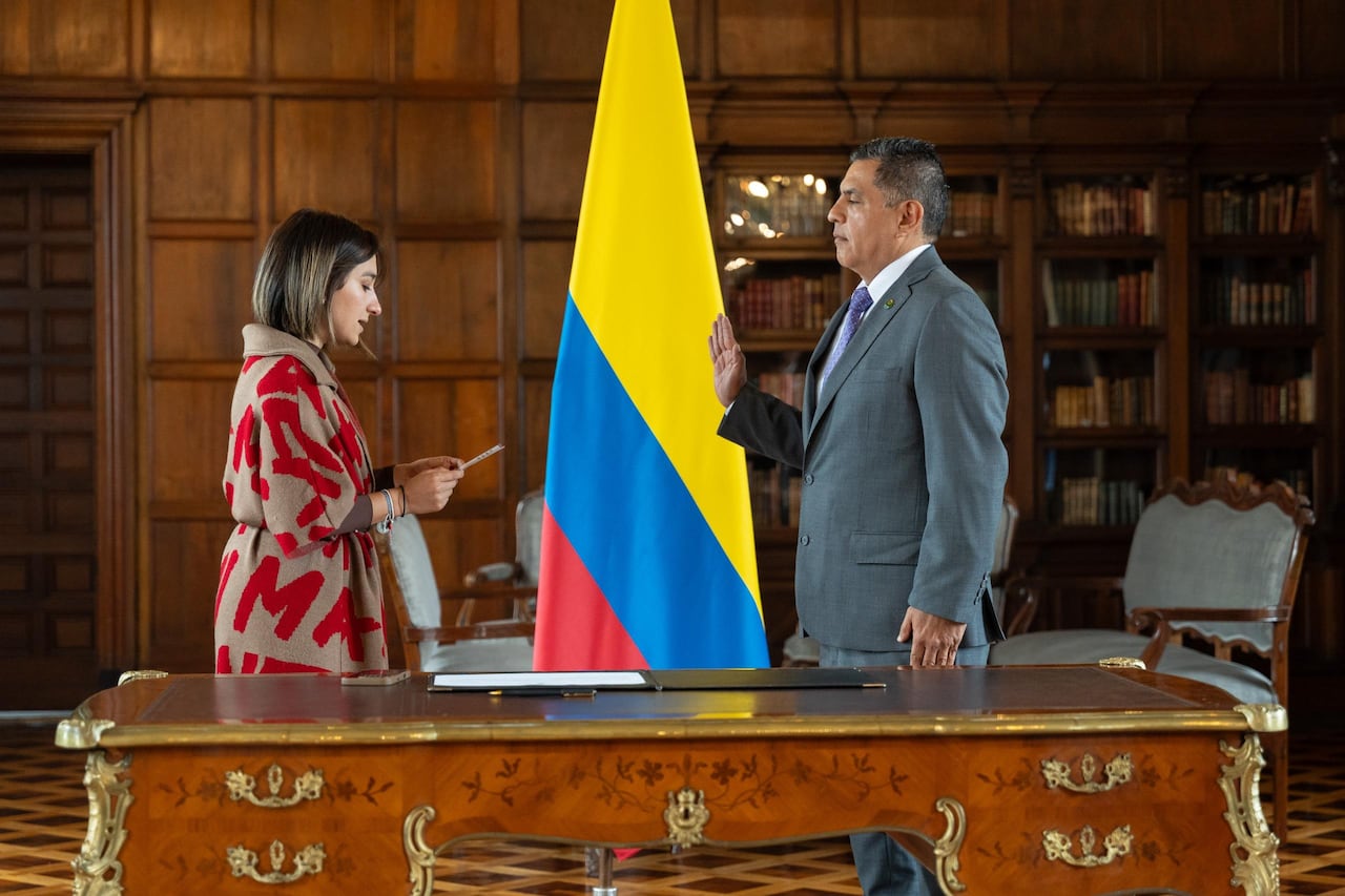 La Canciller Laura Sarabia posesionó oficialmente a Jorge Ivan Ospina como embajador de Colombia en Palestina.