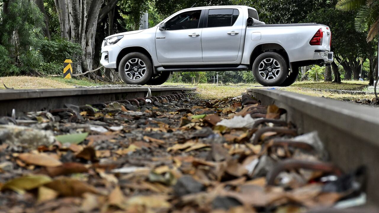 Deplorable estado de las vías férreas que harían parte del tren de cercanías. foto Raúl Palacios.