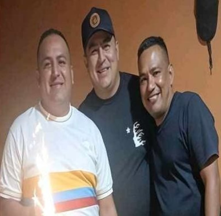 Los cuerpos de las tres víctimas fueron hallados en los municipios de Corinto y Miranda, donde las comunidades alertaron a las autoridades sobre el macabro hallazgo.