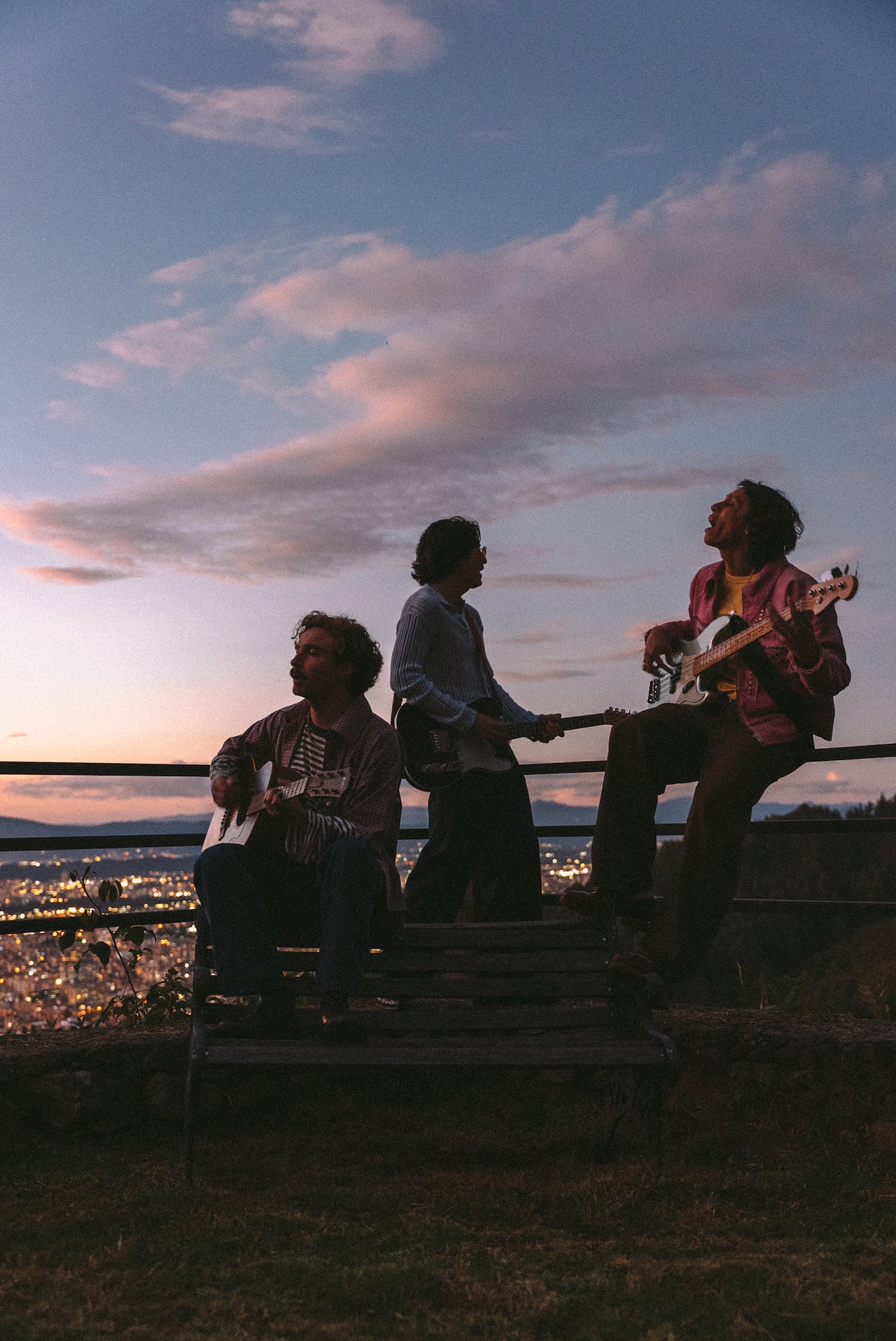 TIMØ es una agrupación musical del género pop, tropipop y rock, de Bogotá. Fue creada en 2019 y la conforman Andrés Vásquez (Andy), Alejandro Ochoa (Alejo) y Felipe Galat (Pepa).