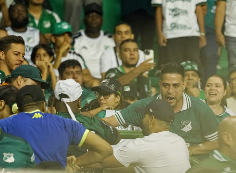 Peleas en las tribunas del Palmaseca