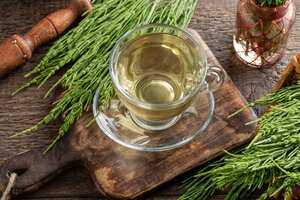 La cola de caballo es beneficiosa para el cabello y las uñas.