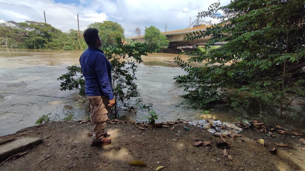 Más de 20 familias se vieron afectadas por la creciente en el río Cauca.