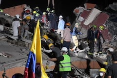 Cali: Luego de 72 horas del terremoto que afectó a la ciudad, el grupo de rescatistas y voluntarios continúa en su ardua labor durante día y noche, jornadas interminables con héroes invisibles que lo dan todo por rescatar con vida a los sobrevivientes