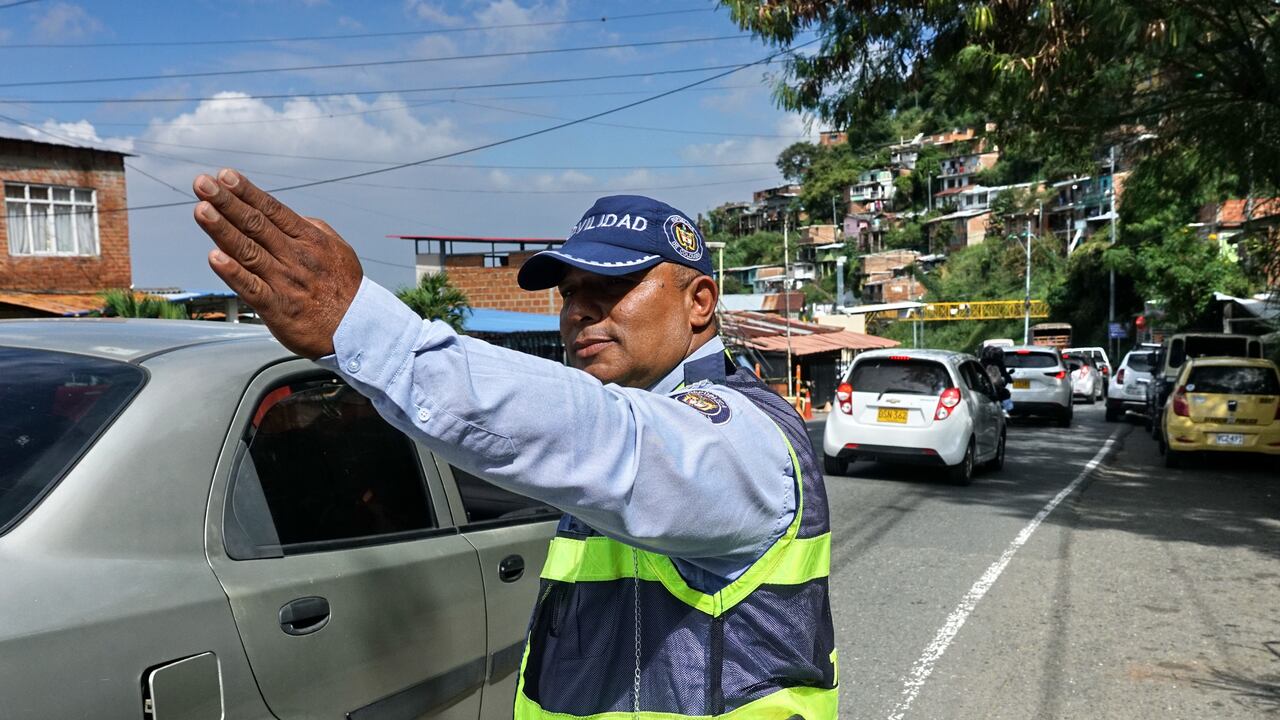 En las entradas a la capital del Valle, hubo flujo normal de vehículos. Sin embargo, se presentó un accidente con moto en la vía al mar, Vuelta del Cerezo. Foto Jorge Orozco.