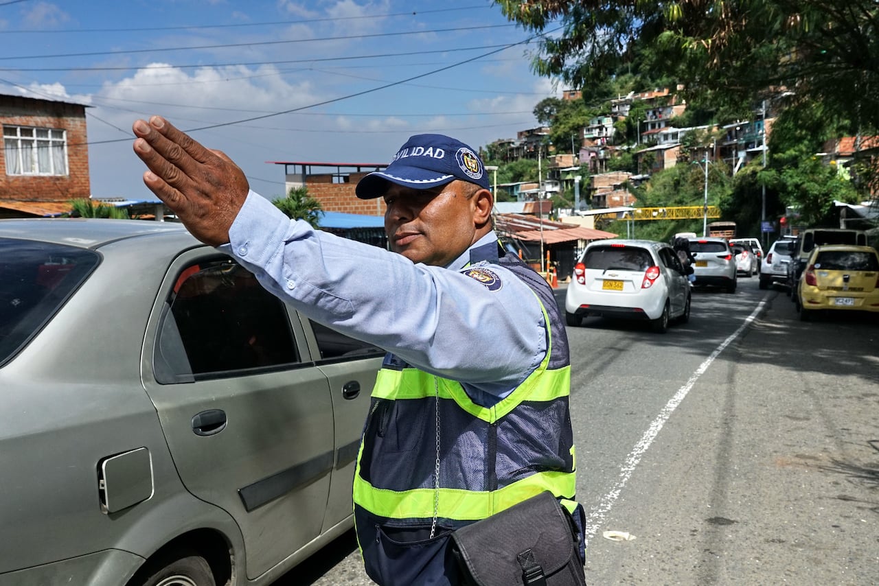 En las entradas a la capital del Valle, hubo flujo normal de vehículos. Sin embargo, se presentó un accidente con moto en la vía al mar, Vuelta del Cerezo. Foto Jorge Orozco.