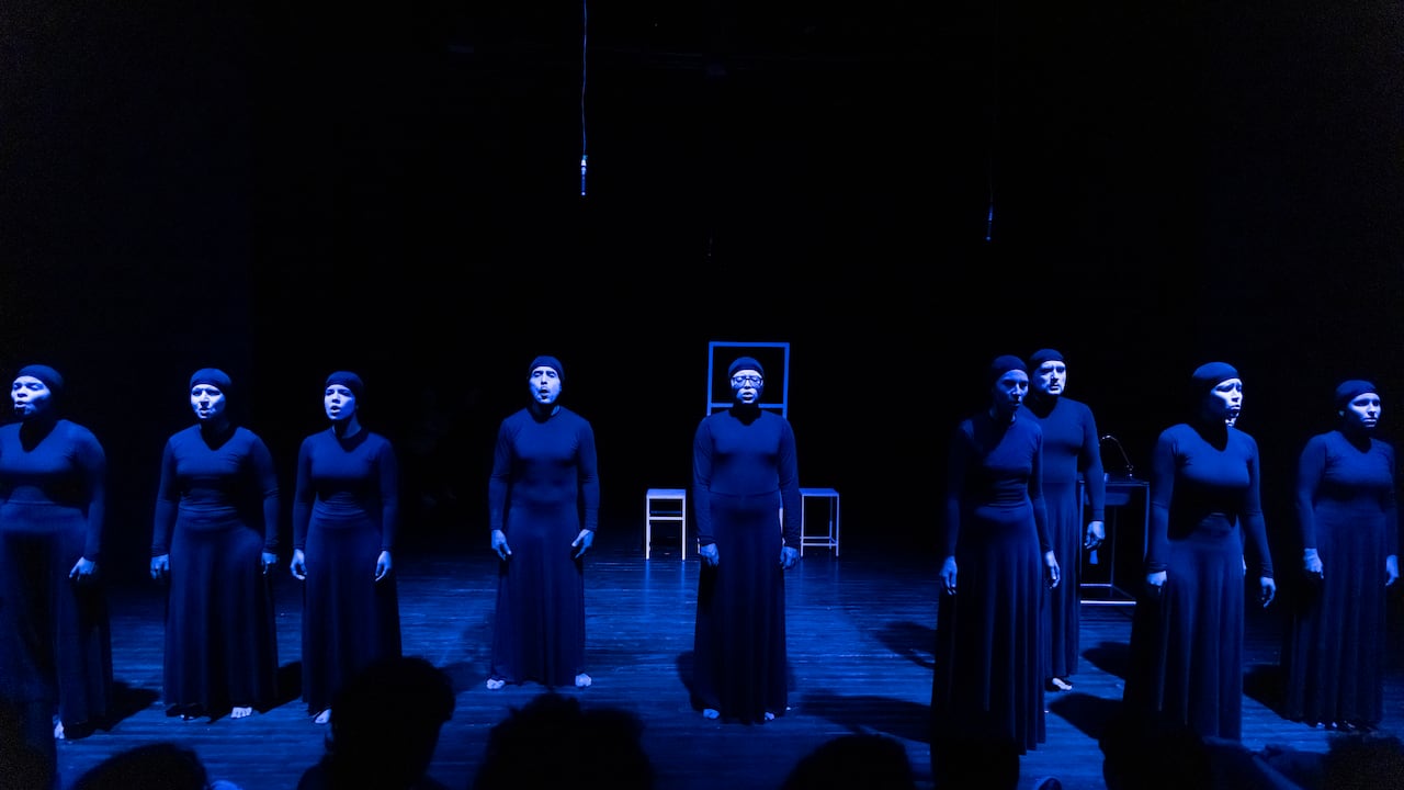 Ophelia Colectivo Escénico regresa al Teatrino del Teatro Municipal con “ALICIA. Drama en Cinco Actos Corales”, una propuesta escénica que combina música coral en vivo, teatro y danza para explorar el duelo desde una experiencia colectiva.