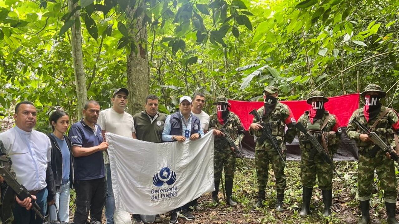 Funcionarios liberados por el ELN
