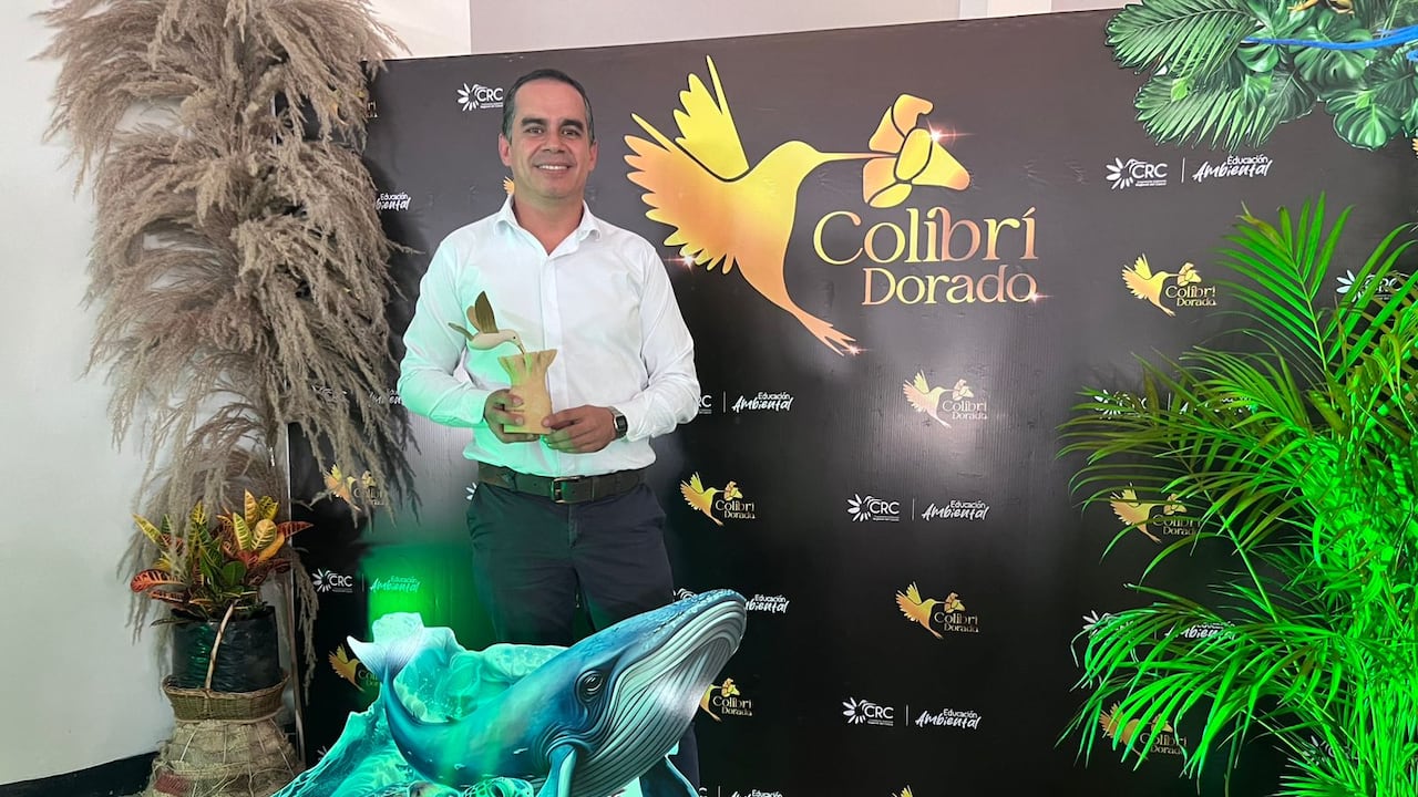 Luis Fernando Rendón, del equipo de Incauca, recibió el premio Colibrí Dorado.