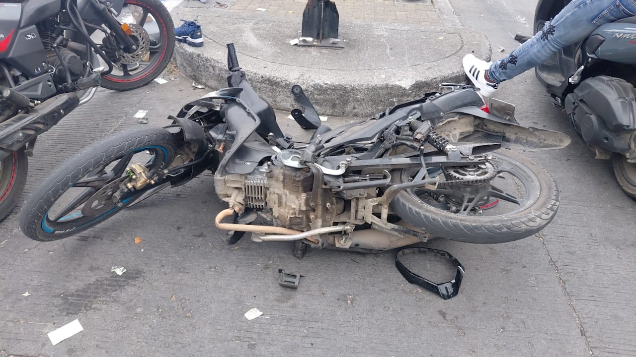 El accidente causó la muerte del motociclista.