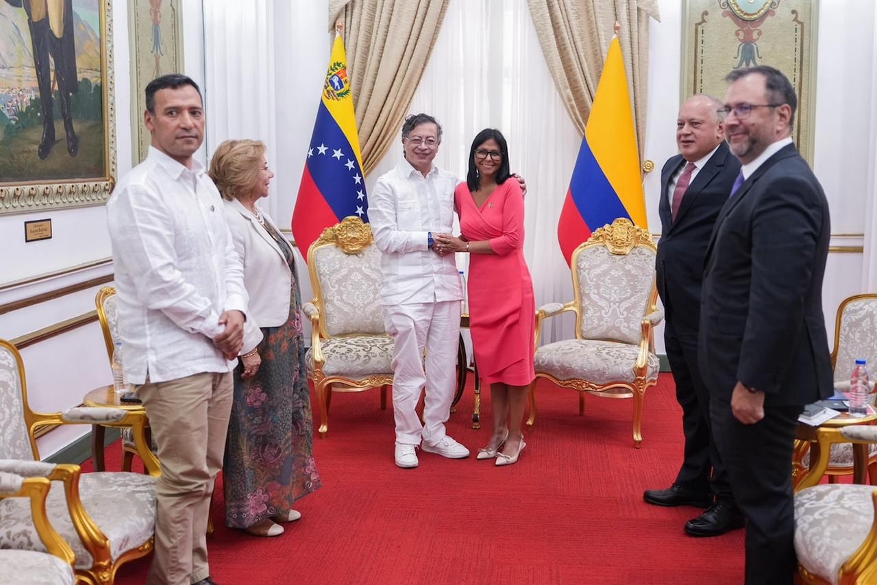 Encuentro en Caracas entre los presidentes de Colombia Gustavo Petro y de Venezuela Delcy Rodríguez