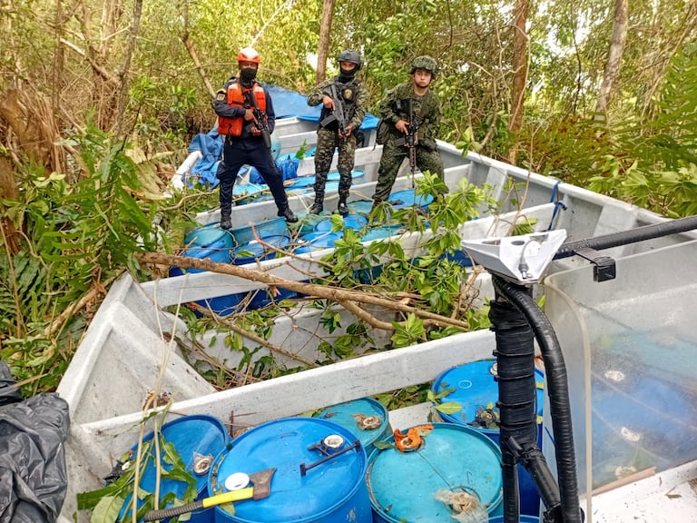 Las autoridades colombianas establecieron que la embarcación habría zarpado desde las costas del departamento de Córdoba con sustancias ilícitas, teniendo como destino final Honduras, en Centroamérica, como escala hacia los EE.UU.