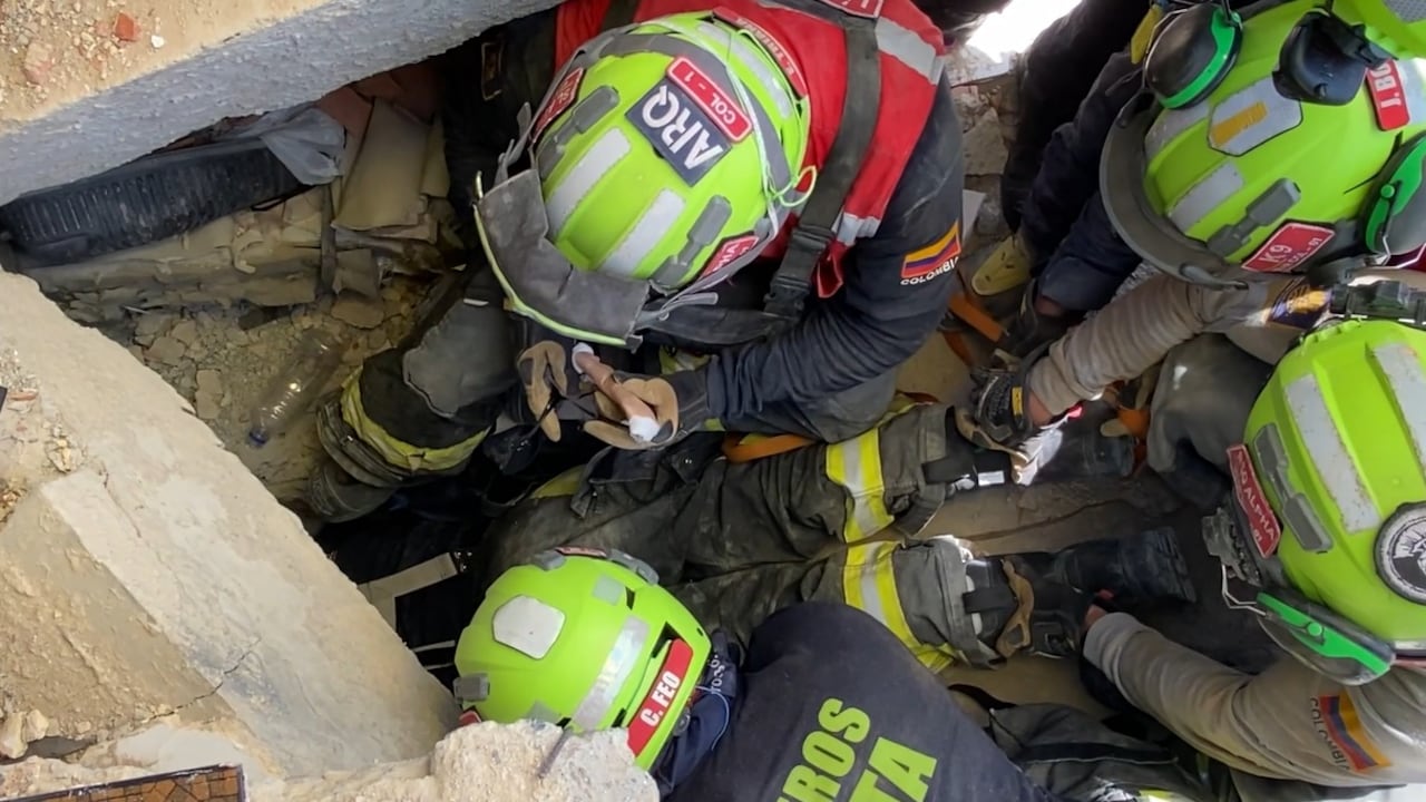 El rescate de Moisés, un niño de 11 años localizado con vida por el equipo colombiano USAR COL-1 en La Guaira, Venezuela, se convirtió en el primer salvamento exitoso de la misión humanitaria desplegada por Colombia tras los terremotos en Venezuela.