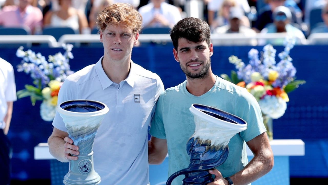 Carlos Alcaraz (der.) y Jannik Sinner, dos de los máximos exponentes del tenis en la actualidad.